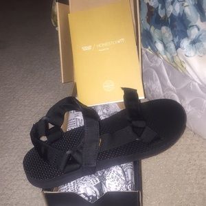 NIB TEVA DIY SIZE 9
